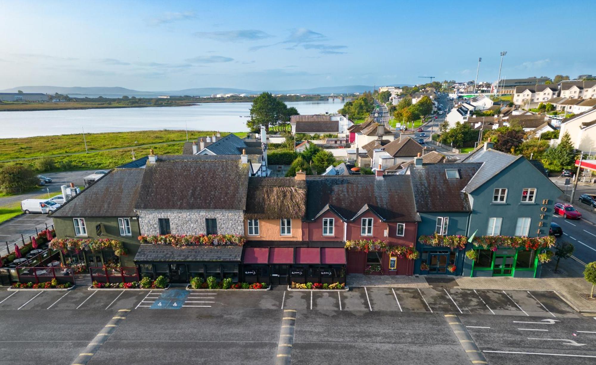 The Huntsman Inn Galway Exterior photo